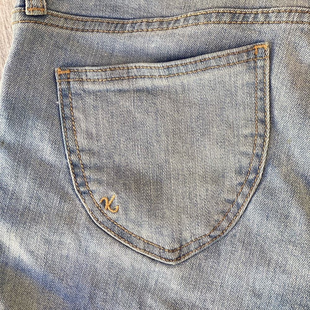 Kut from the kloth fray shorts size 2 - Picture 9 of 9